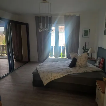 Altes Forsthaus Penthouse & Fachwerkstuebchen Fuer Monteure Und Firmen Am Schiedersee Apartment